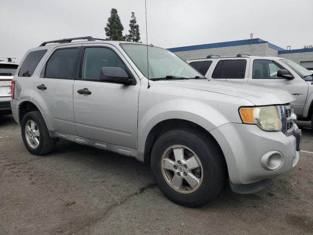 1FMCU0C76BKA08178 - 2011 FORD ESCAPE XLS Արծաթագույն լուսանկար 4