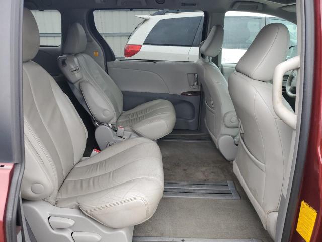 5TDYK3DC2DS335413 - 2013 TOYOTA SIENNA XLE BURGUNDY photo 11
