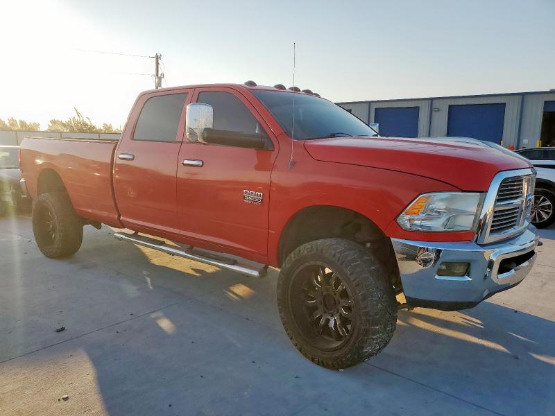 3D73Y3CL0AG141408 - 2010 DODGE RAM 3500 红色 照片 4