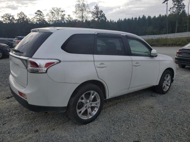 JA4AZ3A36EZ017743 - 2014 MITSUBISHI OUTLANDER SE WHITE photo 3