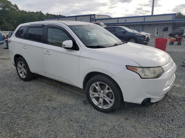 JA4AZ3A36EZ017743 - 2014 MITSUBISHI OUTLANDER SE WHITE photo 4