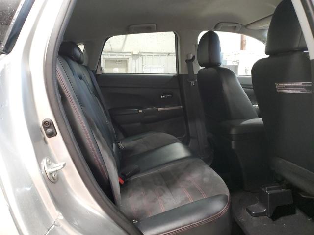 JA4AR3AW9JU013204 - 2018 MITSUBISHI OUTLANDER ES Серебристый фото 11