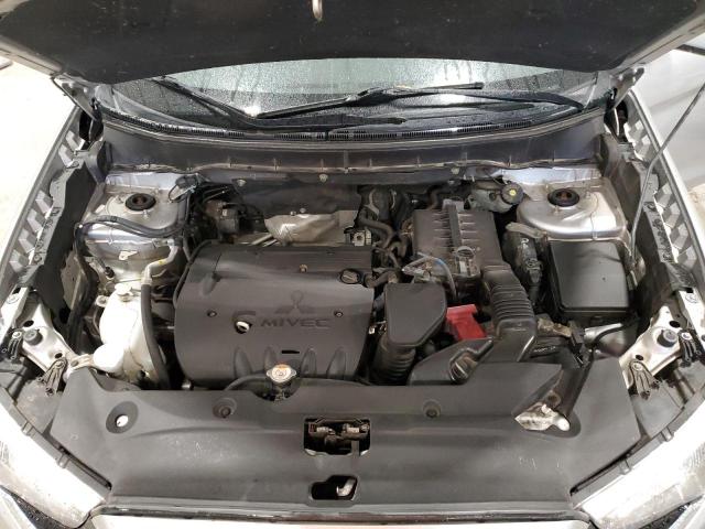 JA4AR3AW9JU013204 - 2018 MITSUBISHI OUTLANDER ES Серебристый фото 12