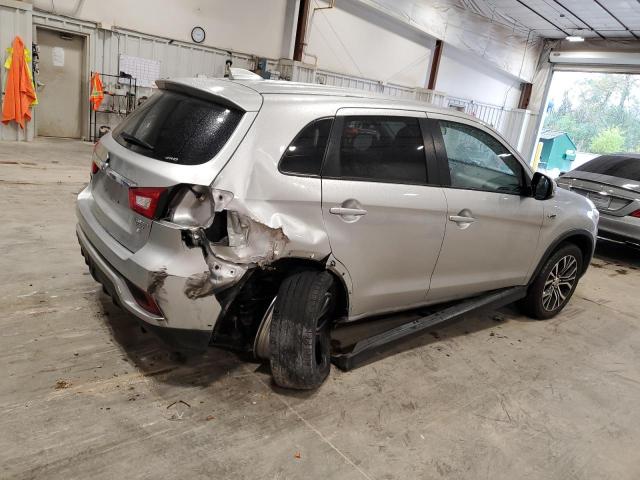 JA4AR3AW9JU013204 - 2018 MITSUBISHI OUTLANDER ES Серебристый фото 3