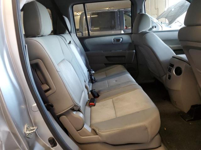 5FNYF4H23CB082200 - 2012 HONDA PILOT LX SILVER photo 11