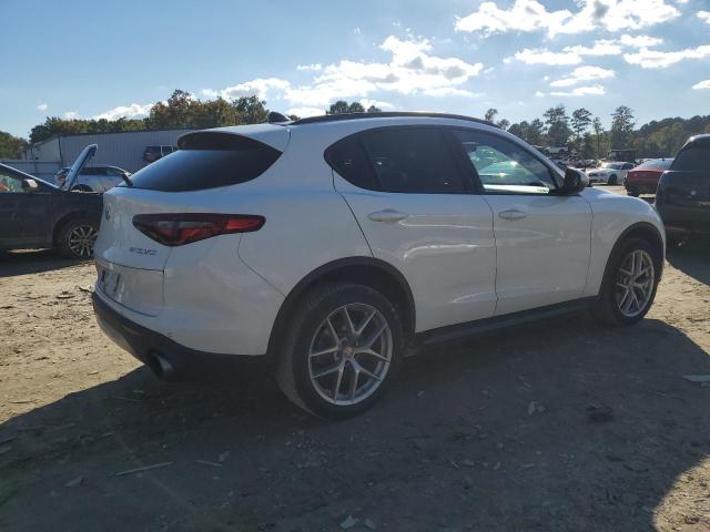 ZASFAKNN2J7C02250 - 2018 ALFA ROMEO STELVIO TI SPORT WHITE photo 3