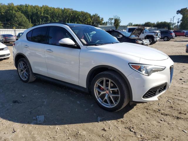 ZASFAKNN2J7C02250 - 2018 ALFA ROMEO STELVIO TI SPORT WHITE photo 4