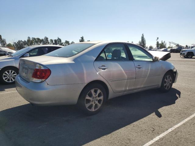4T1BE30K56U692833 - 2006 TOYOTA CAMRY LE ვერცხლისფერი ფოტო 3