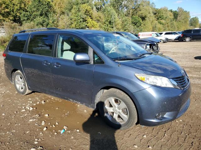 5TDKK3DC8ES481743 - 2014 TOYOTA SIENNA LE ლურჯი ფოტო 4