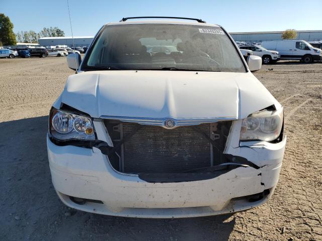 2A4RR5D11AR150164 - 2010 CHRYSLER TOWN & COU TOURING WHITE photo 5