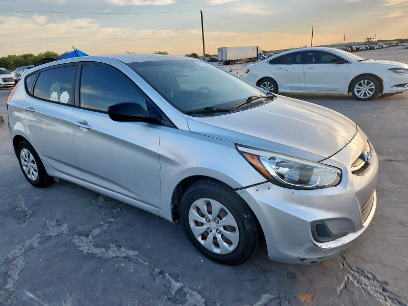 KMHCT5AE0GU237579 - 2016 HYUNDAI ACCENT SE SILVER photo 4
