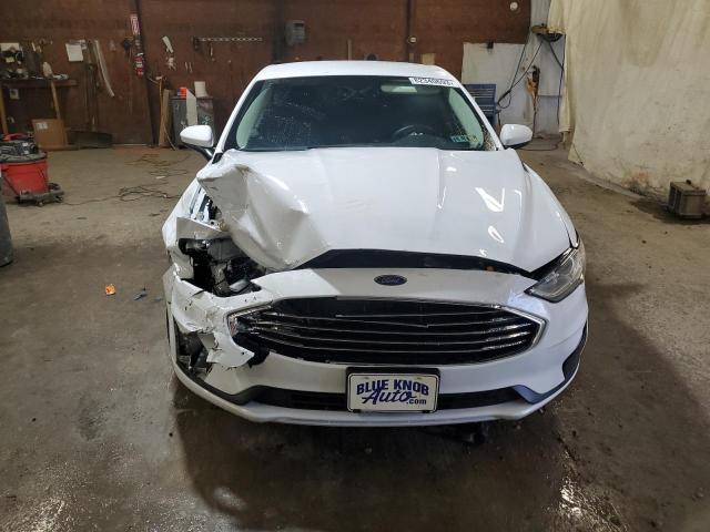 3FA6P0HD3KR186087 - 2019 FORD FUSION SE WHITE photo 5