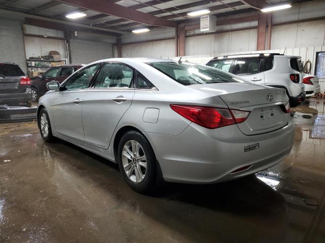 5NPEB4AC9DH789645 - 2013 HYUNDAI SONATA GLS SILVER photo 2