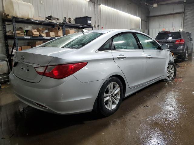 5NPEB4AC9DH789645 - 2013 HYUNDAI SONATA GLS SILVER photo 3