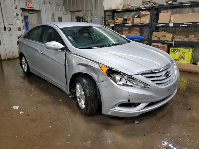 5NPEB4AC9DH789645 - 2013 HYUNDAI SONATA GLS SILVER photo 4