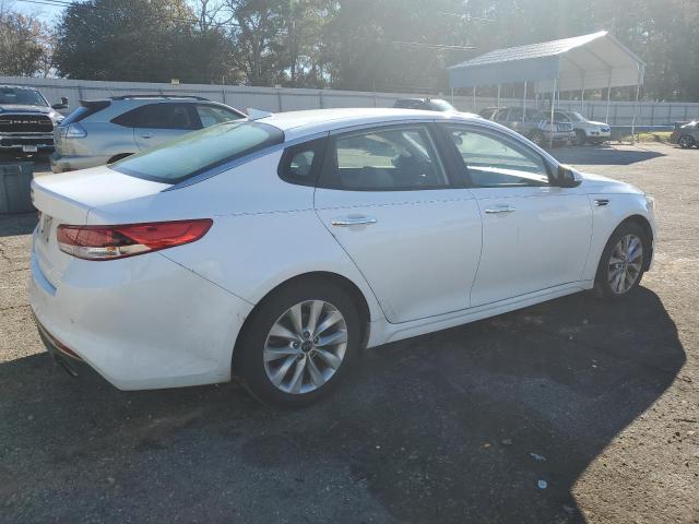 5XXGT4L37JG272712 - 2018 KIA OPTIMA LX WHITE photo 3