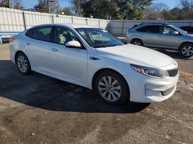 5XXGT4L37JG272712 - 2018 KIA OPTIMA LX WHITE photo 4