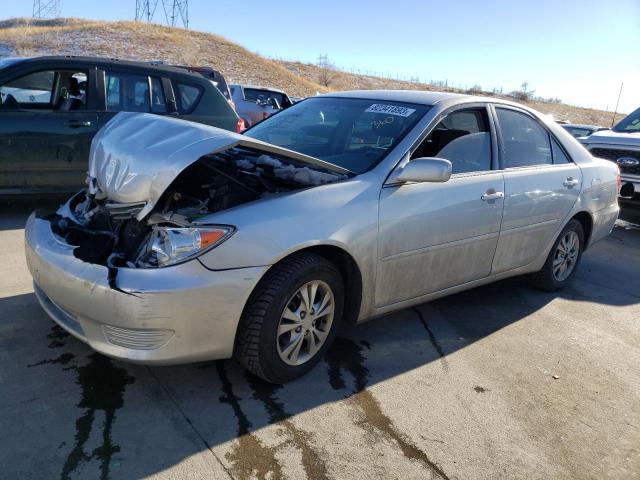 4T1BF30K25U105869 - 2005 TOYOTA CAMRY LE SILVER photo 1