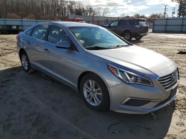 5NPE24AF7HH530152 - 2017 HYUNDAI SONATA SE SILVER photo 4