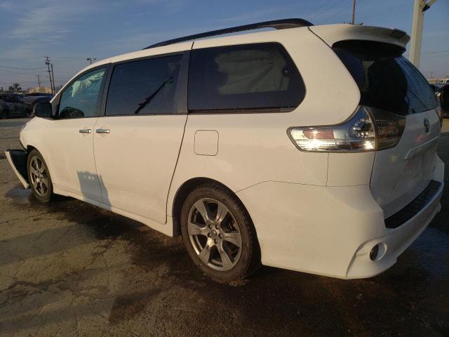 5TDXZ3DC8JS929779 - 2018 TOYOTA SIENNA SE WHITE photo 2