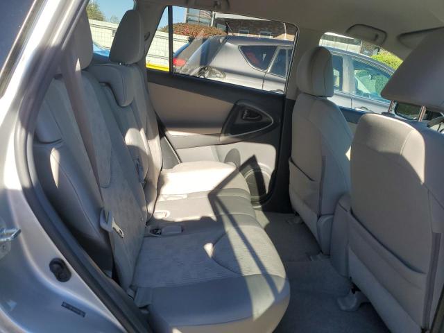 2T3BF4DV2CW229607 - 2012 TOYOTA RAV4 SILVER photo 11
