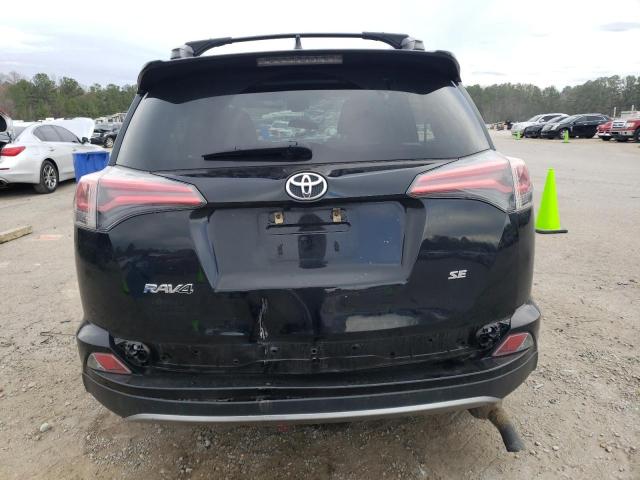 2T3NFREVXJW443055 - 2018 TOYOTA RAV4 SE BLACK photo 6