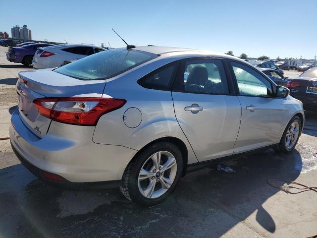 1FADP3F23EL190685 - 2014 FORD FOCUS SE SILVER photo 3