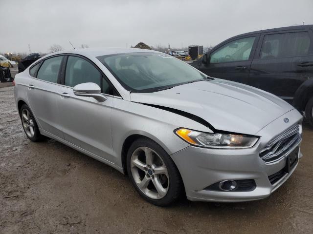 3FA6P0H74GR159840 - 2016 FORD FUSION SE SILVER photo 4