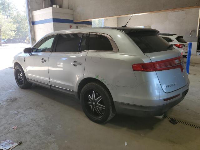2LMHJ5AR1ABJ04653 - 2010 LINCOLN MKT SILVER photo 2