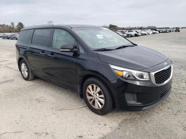 KNDMB5C17H6292428 - 2017 KIA SEDONA LX BLACK photo 4