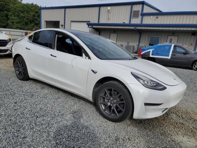 5YJ3E1EB3KF510720 - 2019 TESLA MODEL 3 Weiß Foto 4