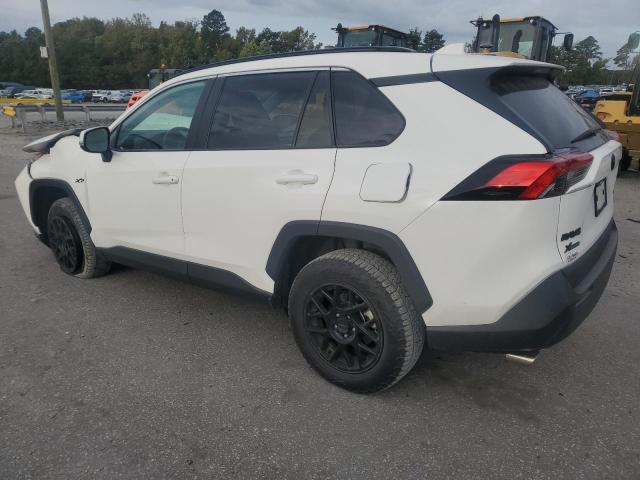 2T3W1RFV1MC141578 - 2021 TOYOTA RAV4 XLE WHITE photo 2