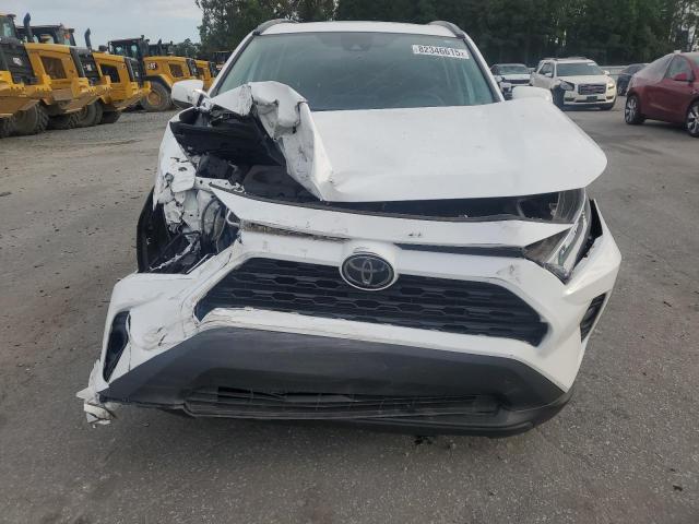 2T3W1RFV1MC141578 - 2021 TOYOTA RAV4 XLE WHITE photo 5