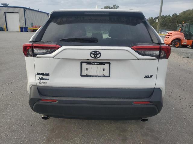 2T3W1RFV1MC141578 - 2021 TOYOTA RAV4 XLE WHITE photo 6