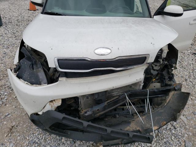 KNDJN2A2XE7024922 - 2014 KIA SOUL WHITE photo 12