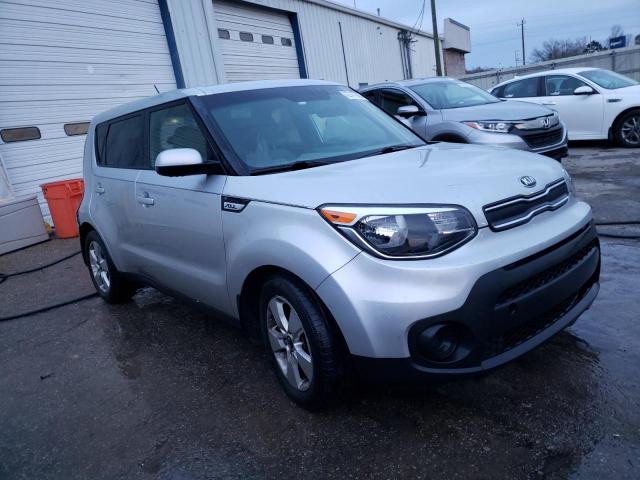 KNDJN2A27J7598498 - 2018 KIA SOUL SILVER photo 4