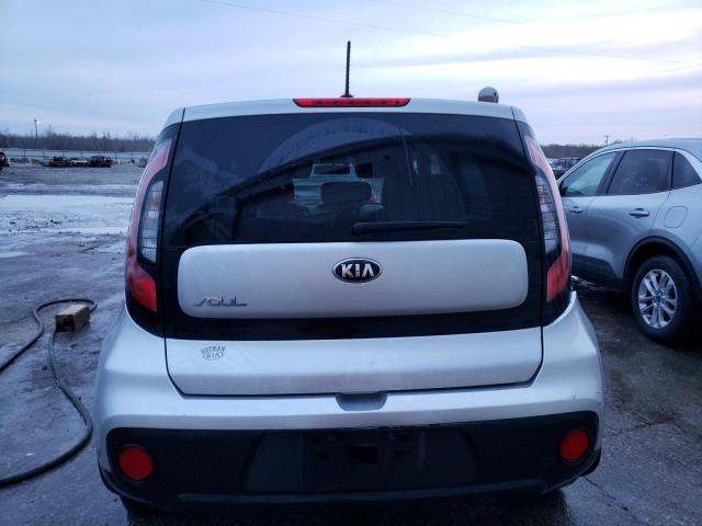 KNDJN2A27J7598498 - 2018 KIA SOUL SILVER photo 6