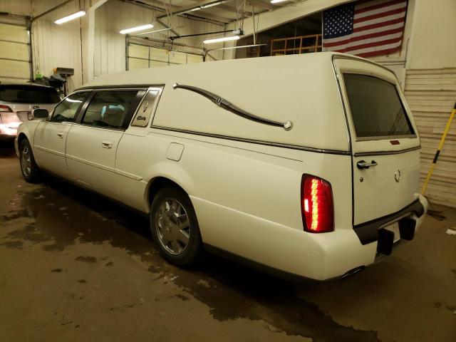 1GEEH00Y02U500022 - 2002 CADILLAC COMMERCIAL WHITE photo 2