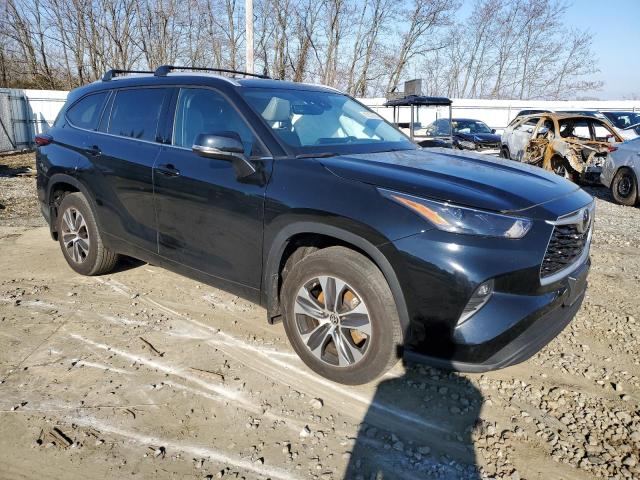 5TDHZRBH0NS213373 - 2022 TOYOTA HIGHLANDER XLE BLACK photo 4