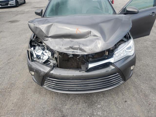 4T1BF1FK9HU664660 - 2017 TOYOTA CAMRY LE GRAY photo 11