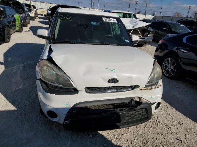 KNDJT2A56C7420035 - 2012 KIA SOUL WHITE photo 5