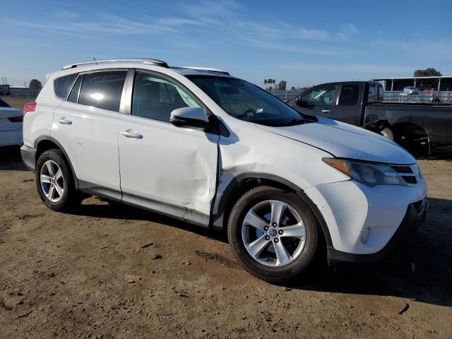 2T3RFREV7FW307846 - 2015 TOYOTA RAV4 XLE WHITE photo 4