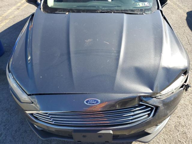 3FA6P0H7XJR275809 - 2018 FORD FUSION SE BLACK photo 11