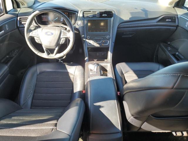 3FA6P0H7XJR275809 - 2018 FORD FUSION SE BLACK photo 8