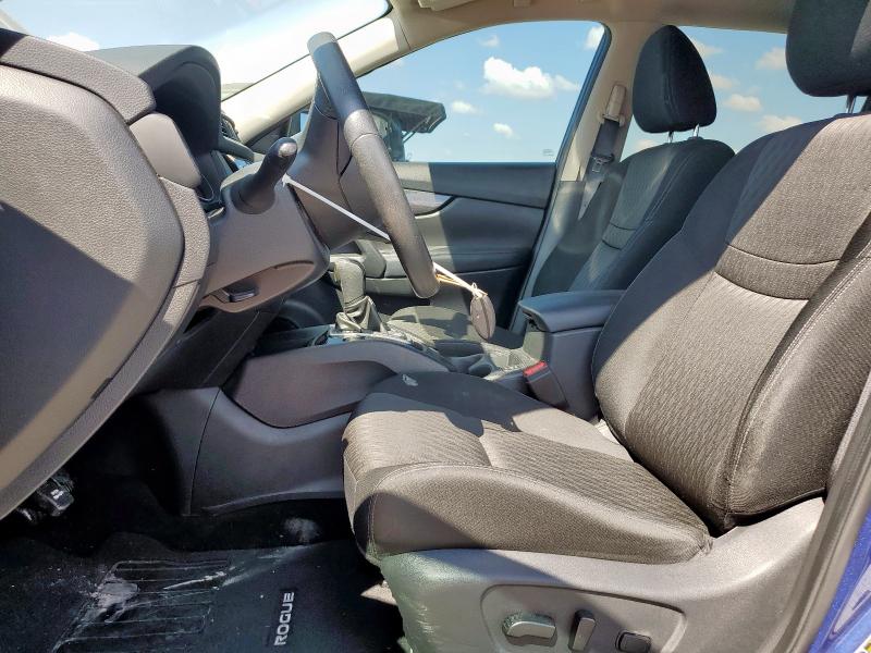 KNMAT2MT1JP554099 - 2018 NISSAN ROGUE S Синій фото 7