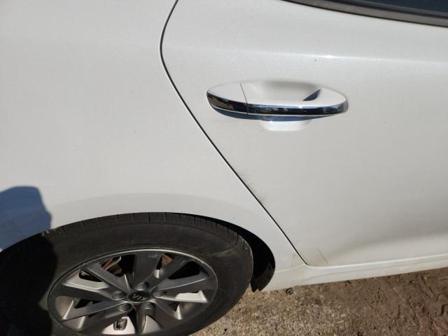 5XXGT4L14GG030046 - 2016 KIA OPTIMA LX WHITE photo 10