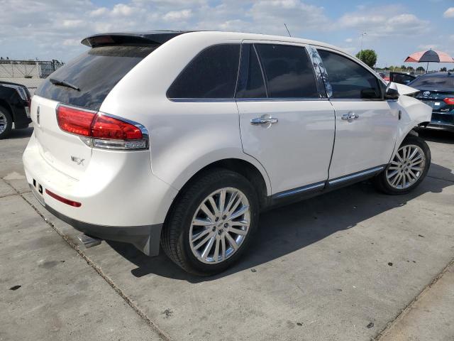 2LMDJ6JK0BBJ31447 - 2011 LINCOLN MKX WHITE photo 3