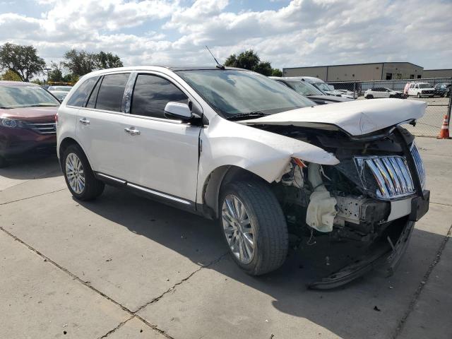 2LMDJ6JK0BBJ31447 - 2011 LINCOLN MKX WHITE photo 4
