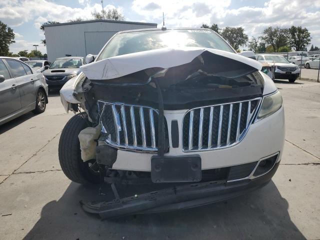 2LMDJ6JK0BBJ31447 - 2011 LINCOLN MKX WHITE photo 5