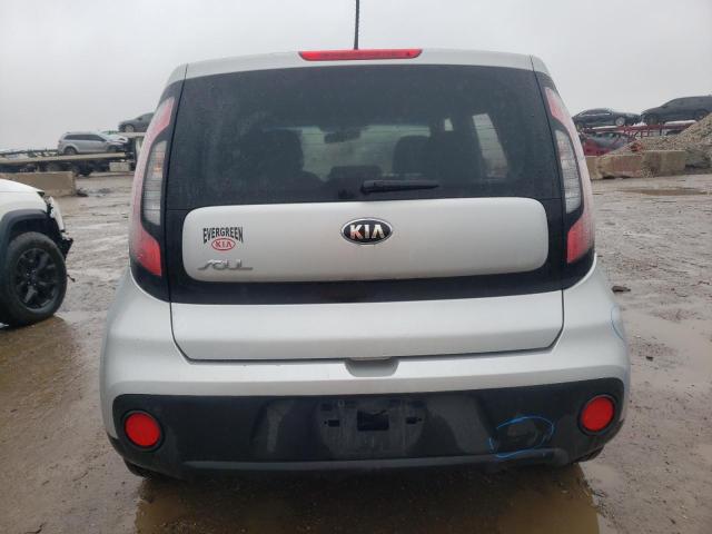 KNDJN2A2XJ7547657 - 2018 KIA SOUL SILVER photo 6